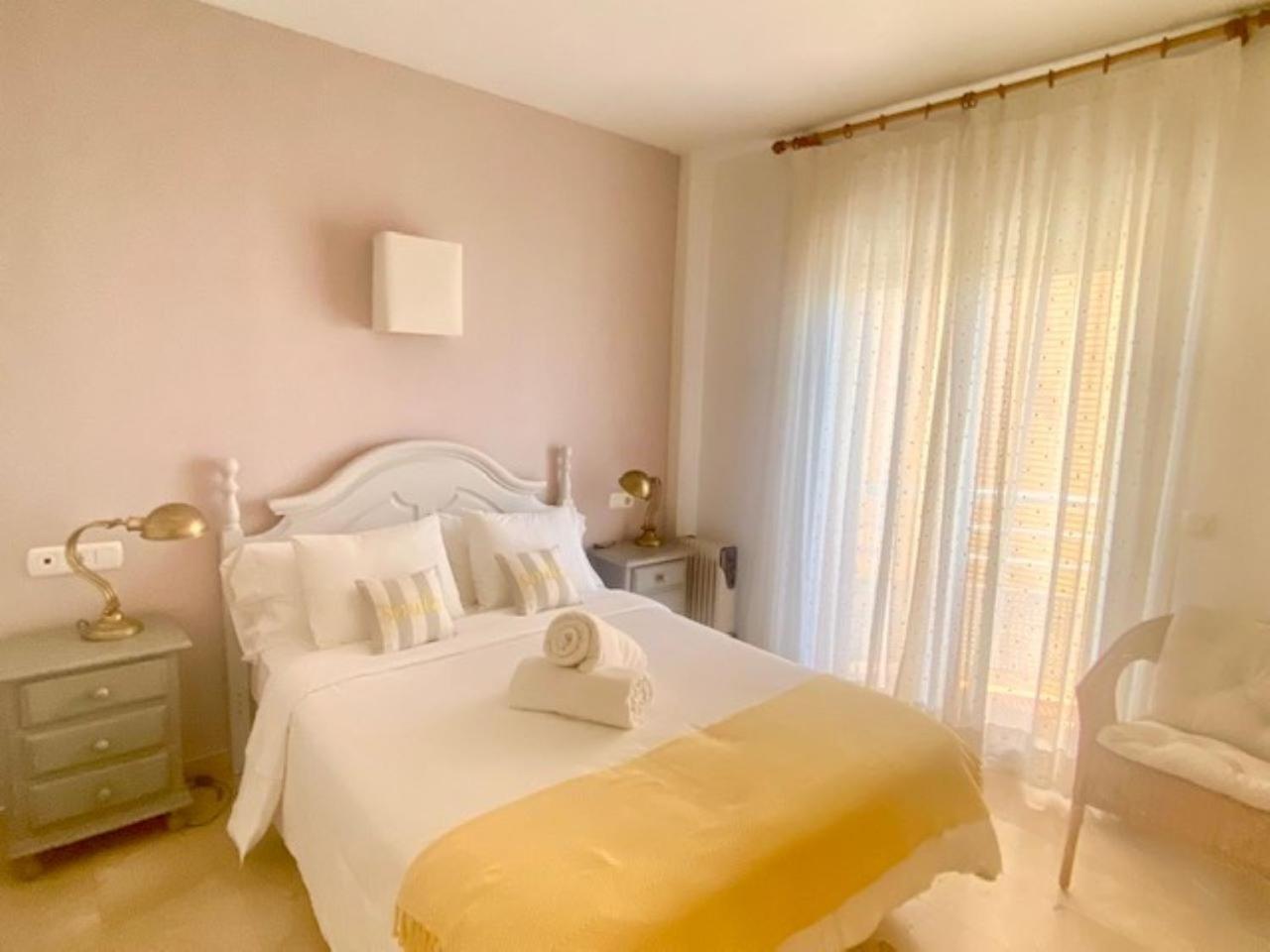 Beach, Parking, Wifi For 5 People!! *